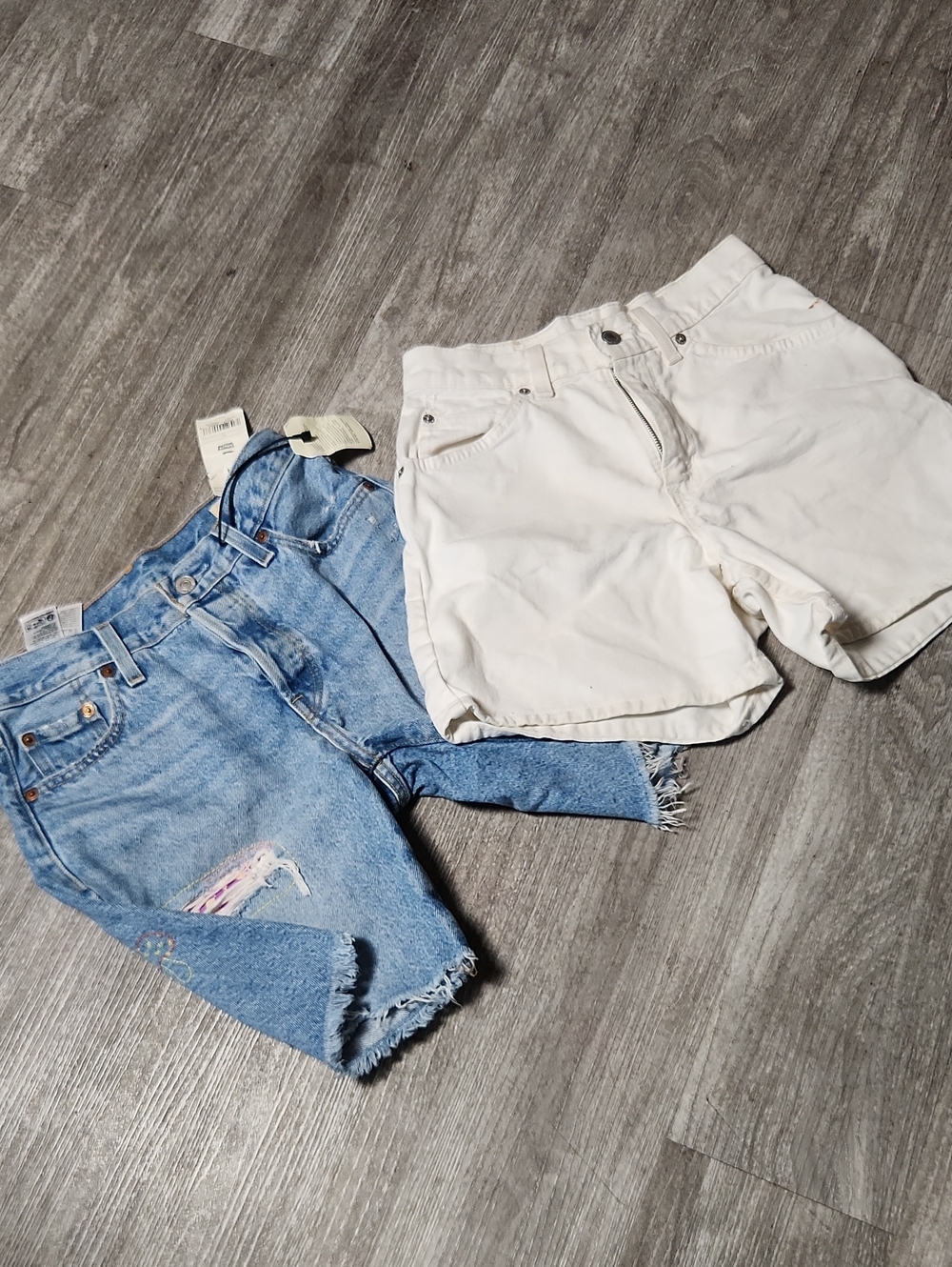 Lot Of 1 LEE & 2 LEVIs Womens Denim Shorts - Picture 2 of 3